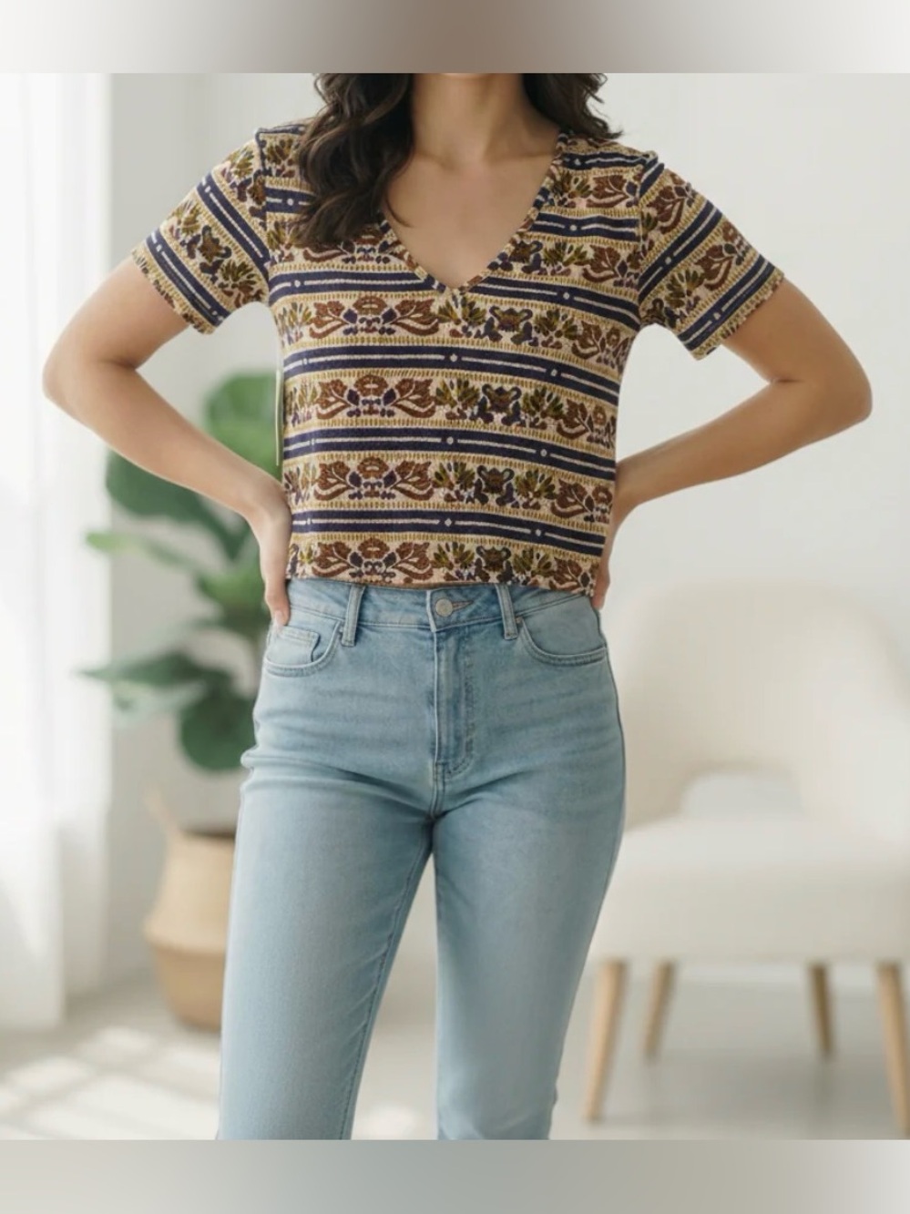 Andthewhy PRINT JACQUARD TOP V Neck Striped Top - Picture 3 of 7